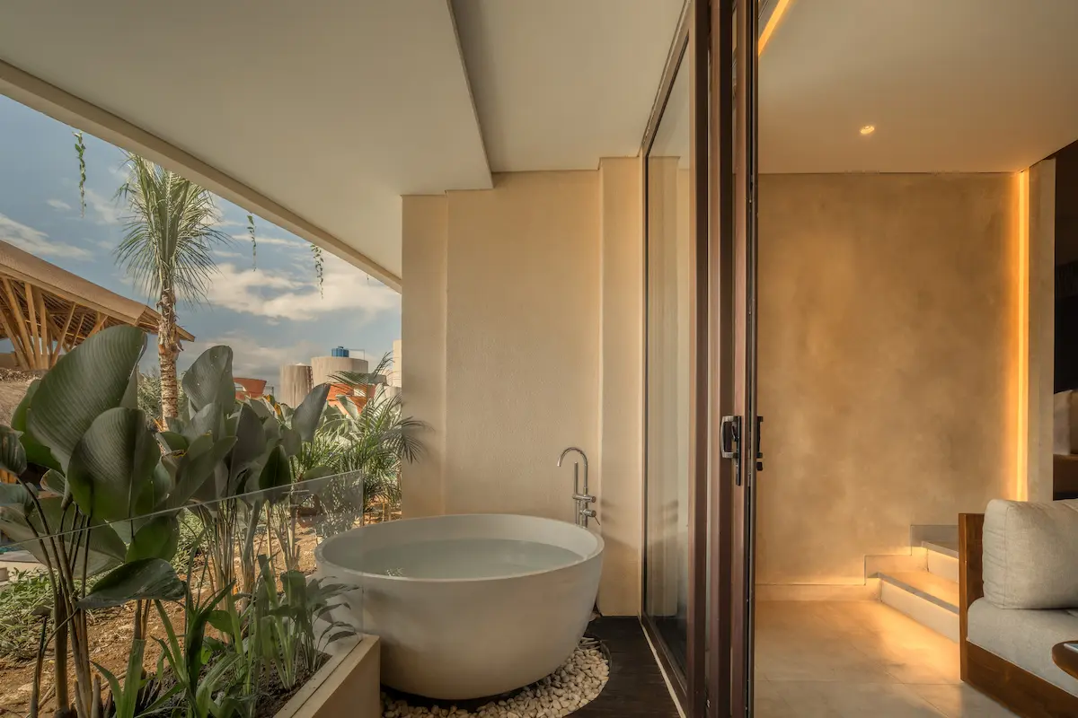 Suite Pool View