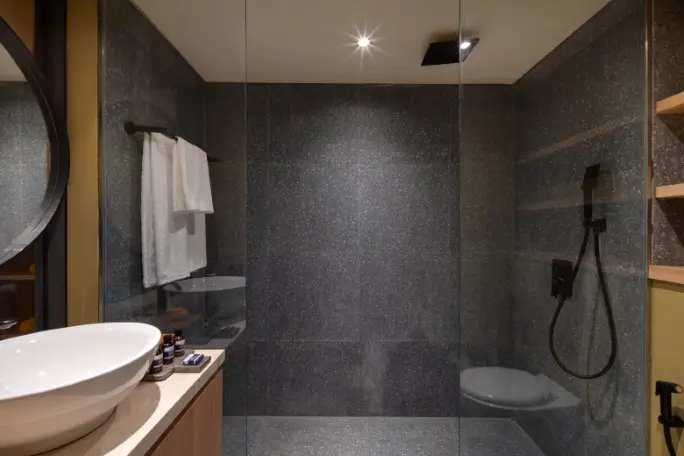 Mezzanine Suite Room