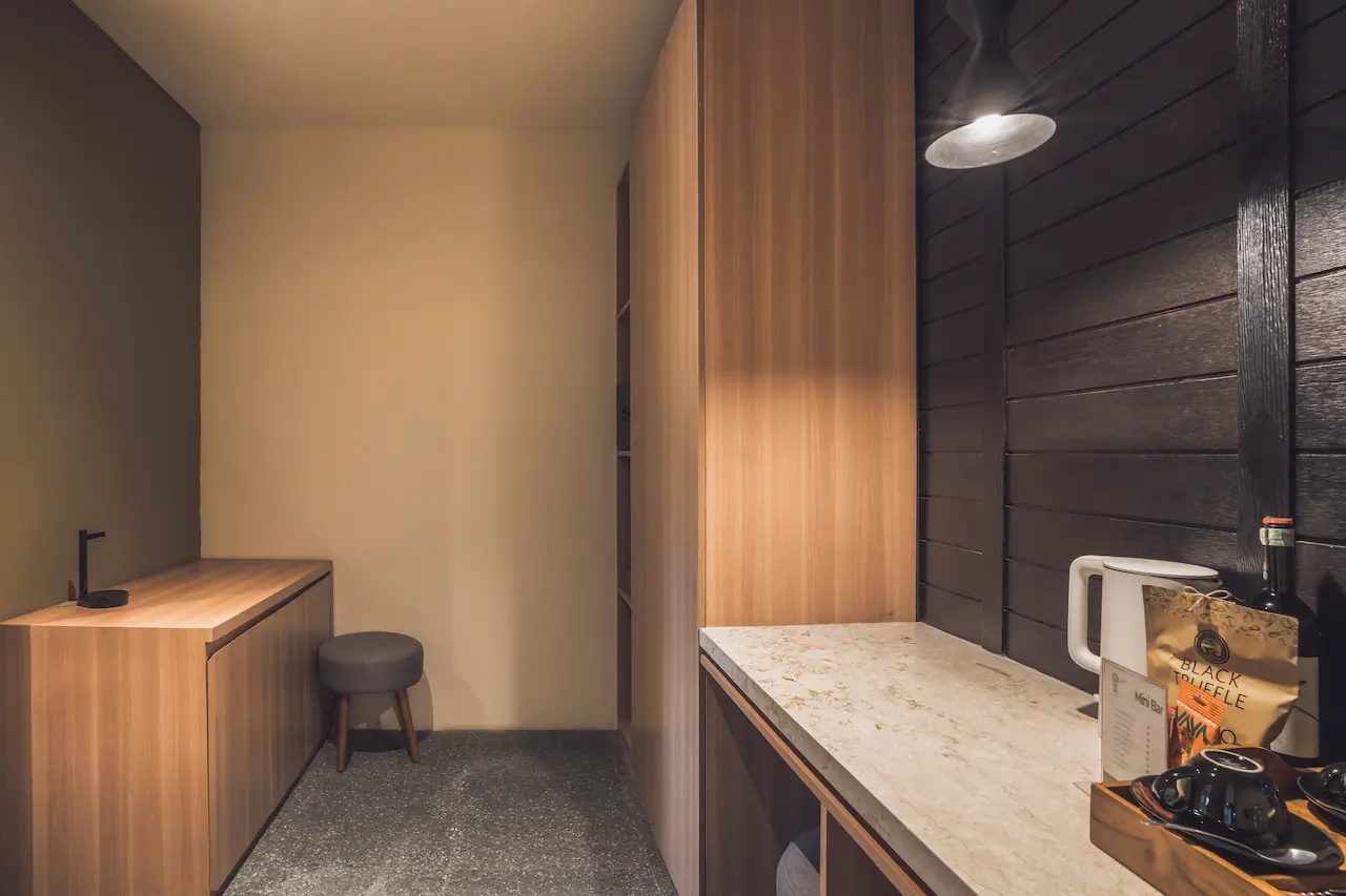 Homey Comfort Suite Room