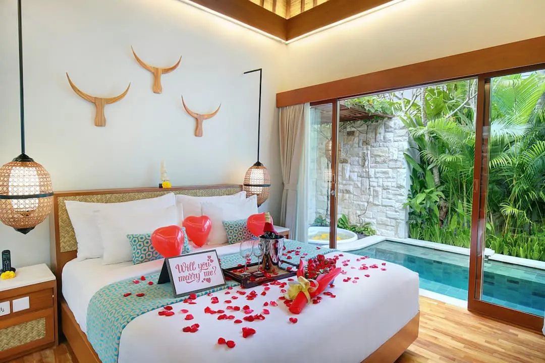 FULL ROMANTIC ON THE BED