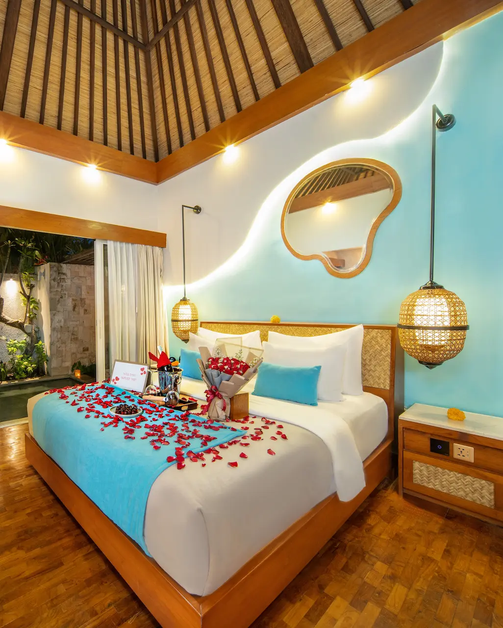 FULL ROMANTIC ON THE BED