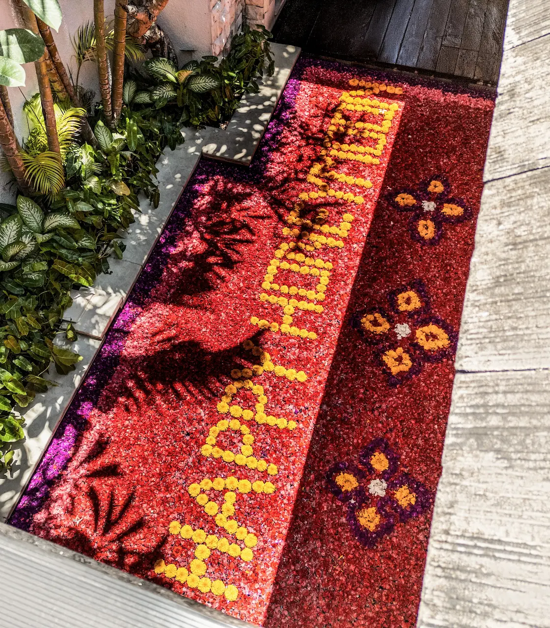 FULL FLOWER DECOR IN THE POOL