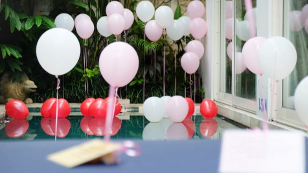 FLOATING BALLOON IN THE POOL