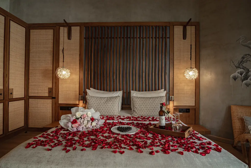 Full Romantic on the Bed