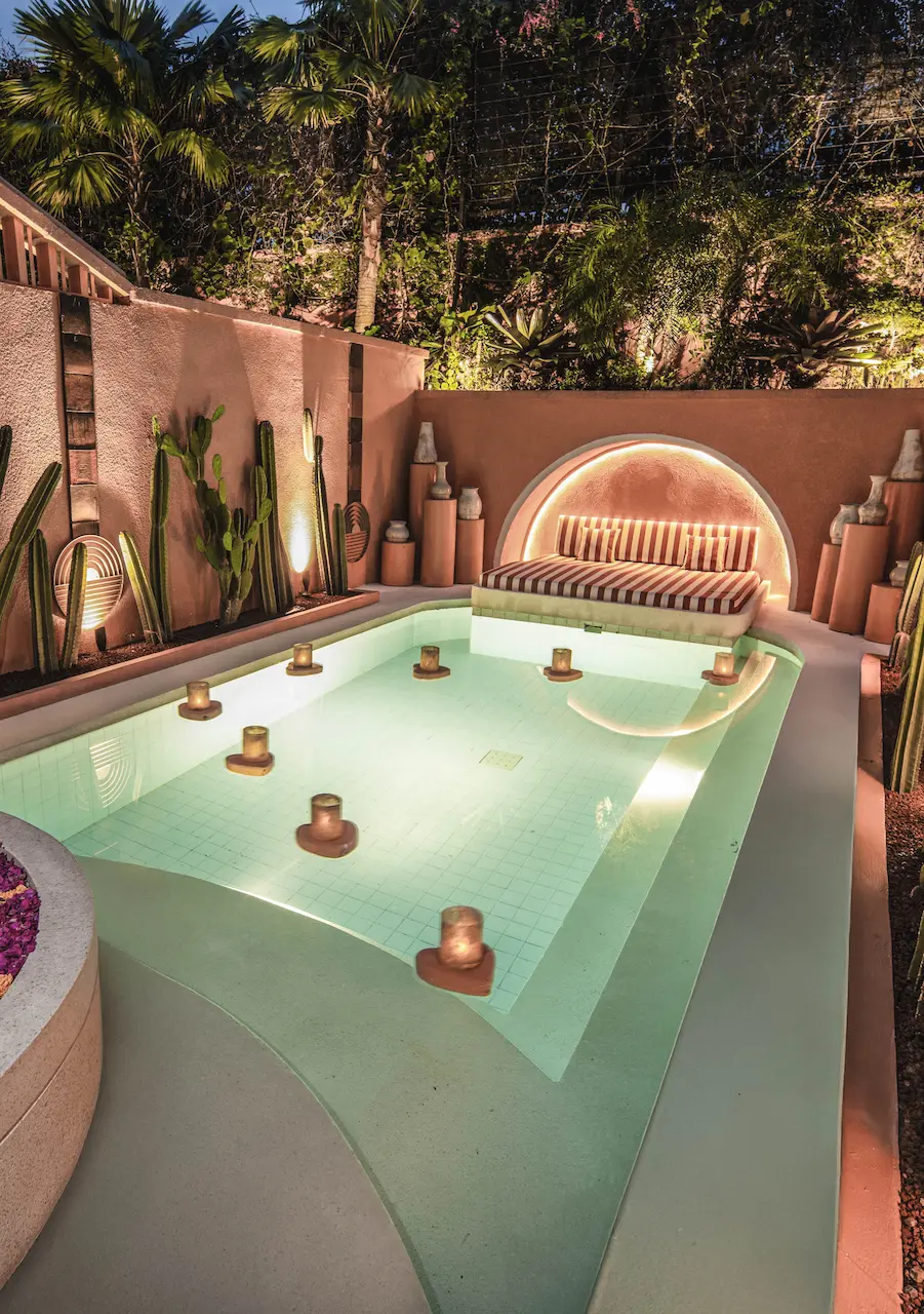 FLOATING CANDLE IN THE POOL