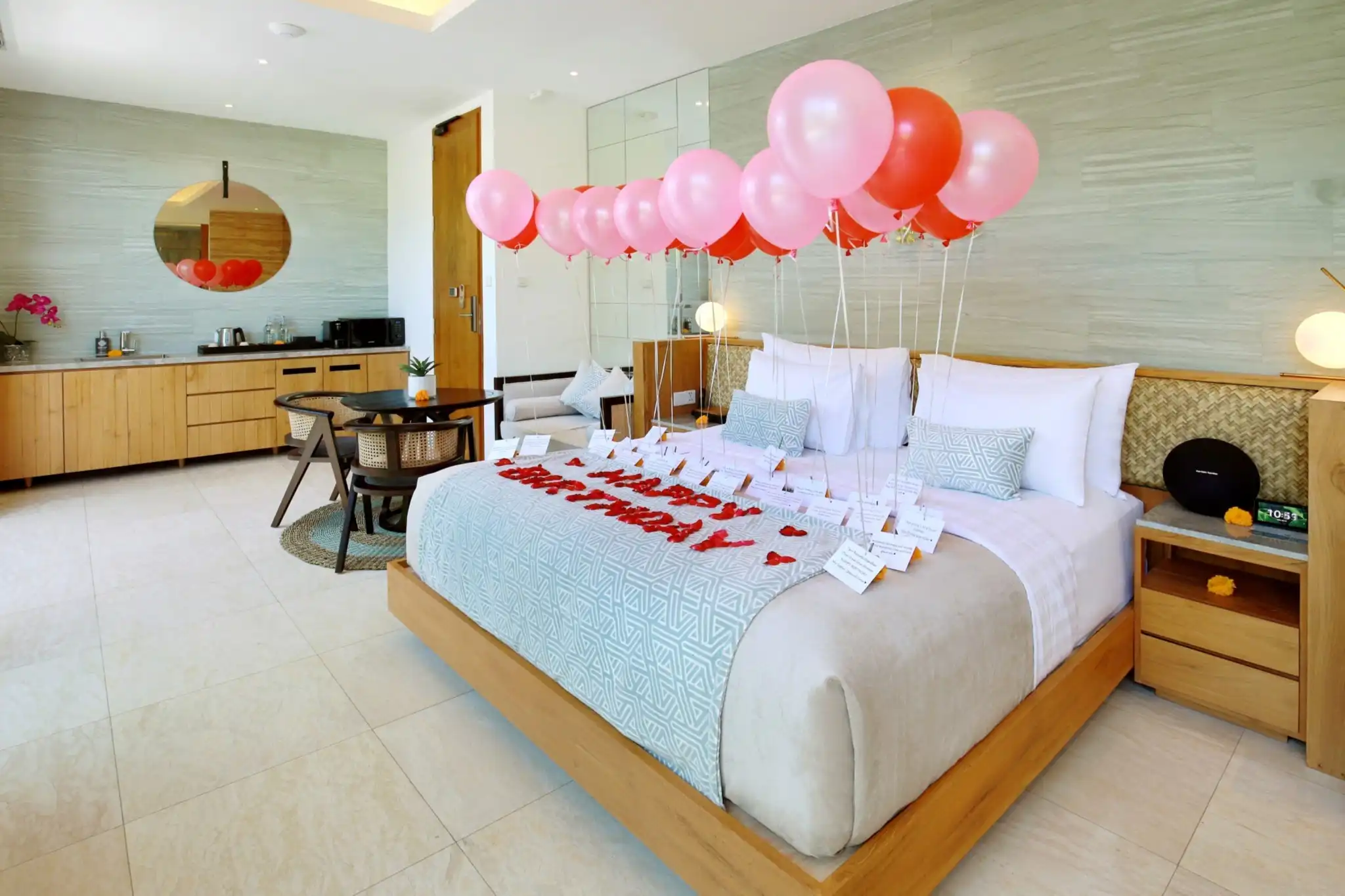 WORDING WITH HELLIUM BALLOON