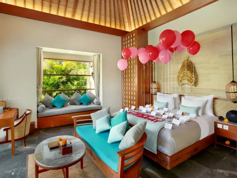 WORDING WITH HELIUM BALLOON