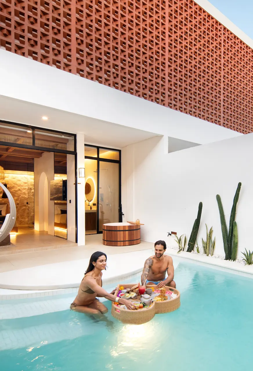 Floating Tray Breakfast