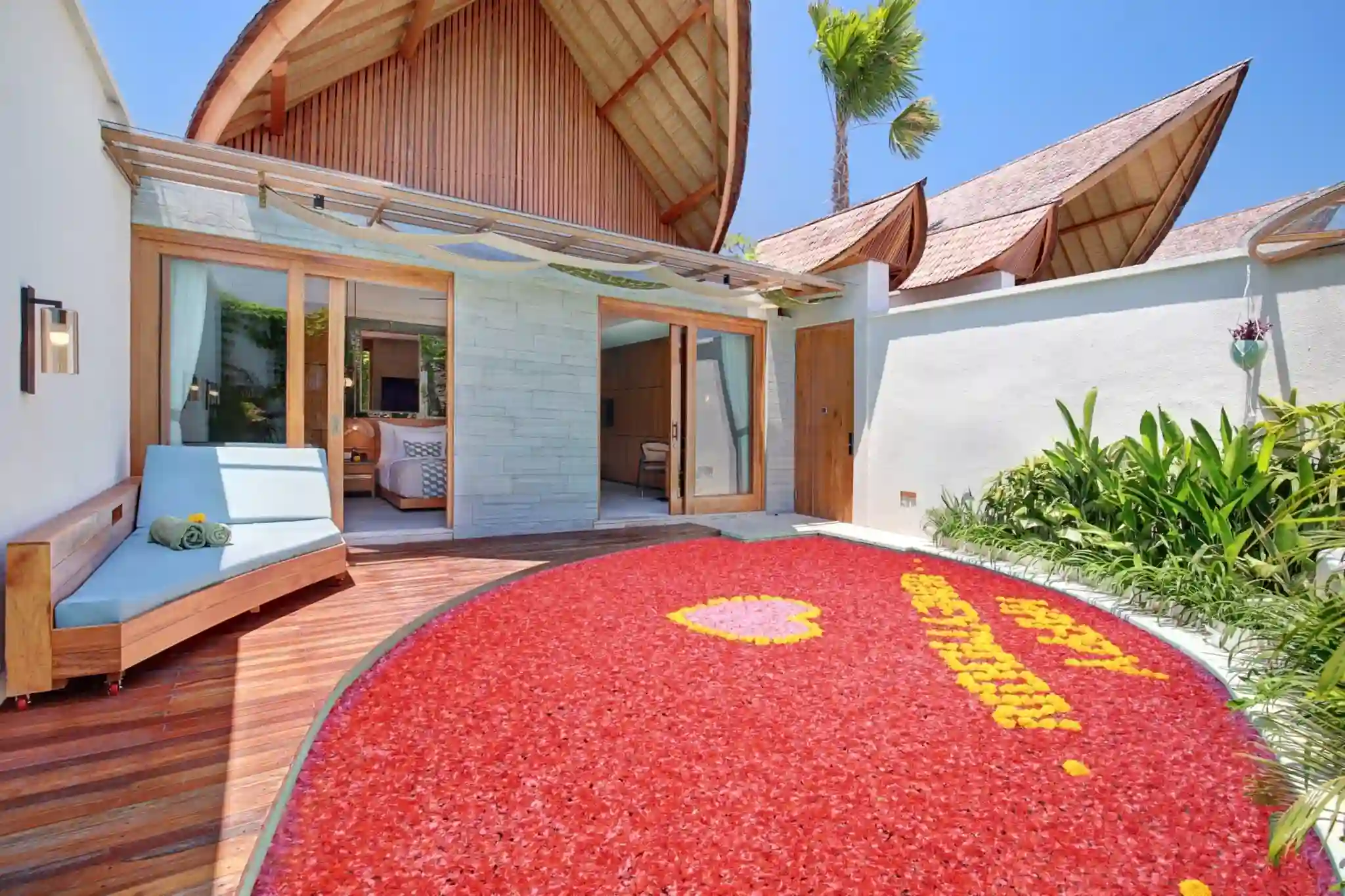 FULL FLOWER IN THE POOL