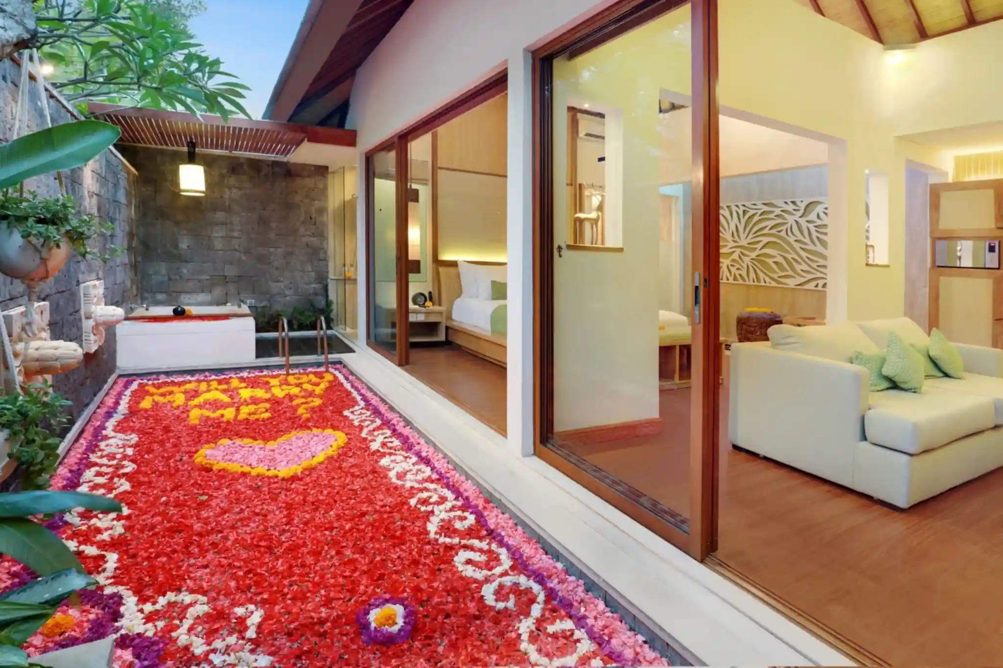 FULL FLOWER DECOR IN THE POOL