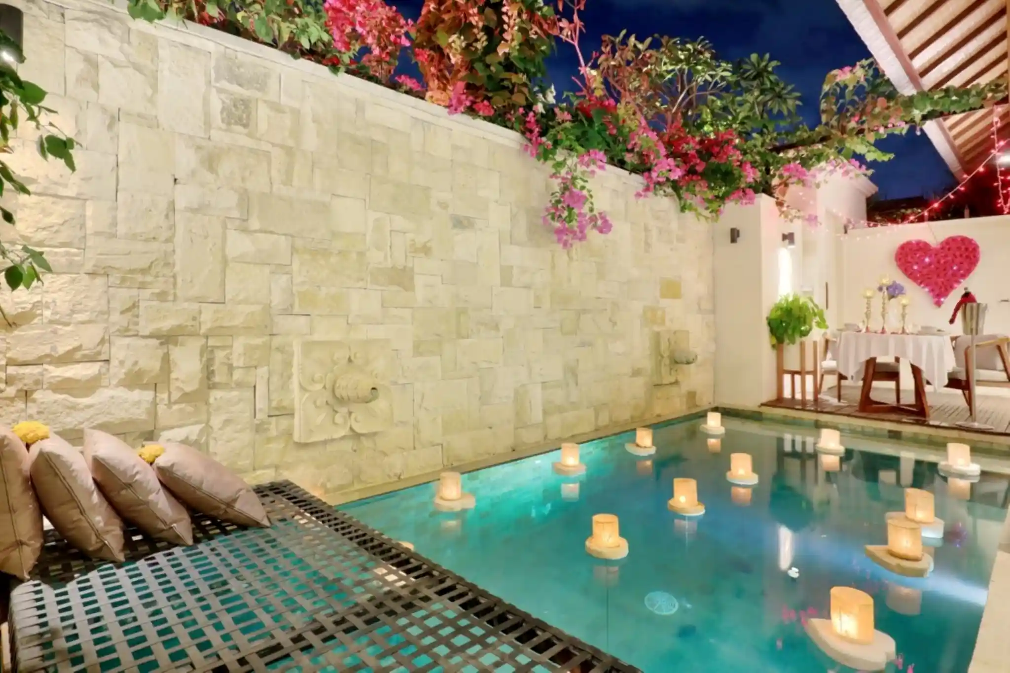FLOATING CANDLE IN THE POOL
