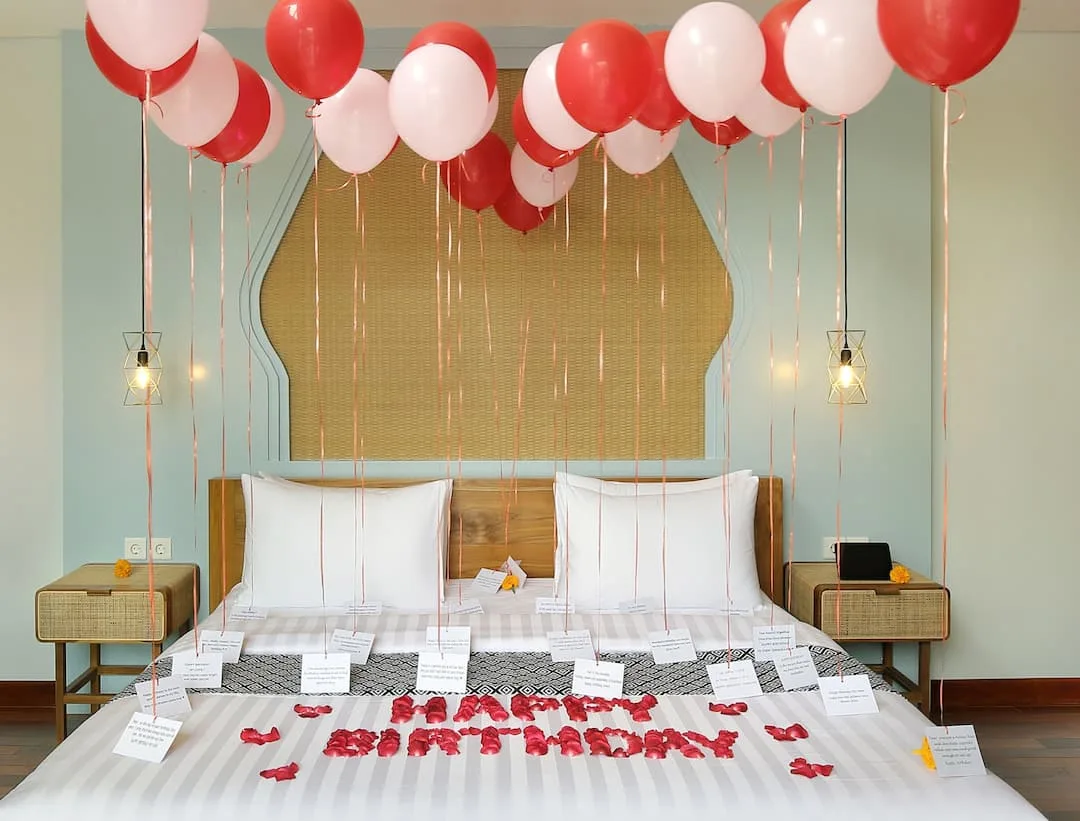 WORDING WITH HELIUM BALLOON