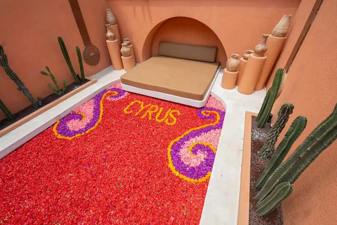 FULL FLOWER DECOR IN THE POOL