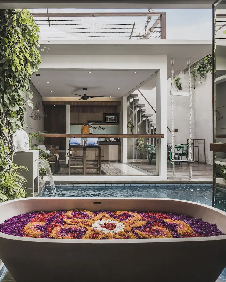 FLOWER DECOR SIGNATURE ON THE BATHTUB