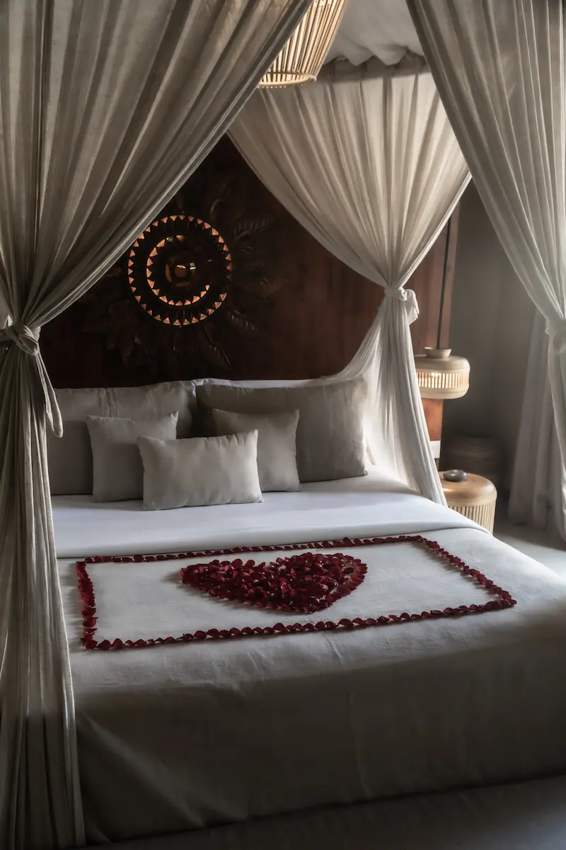 Flower Decor on the Bed (HEART SHAPE)