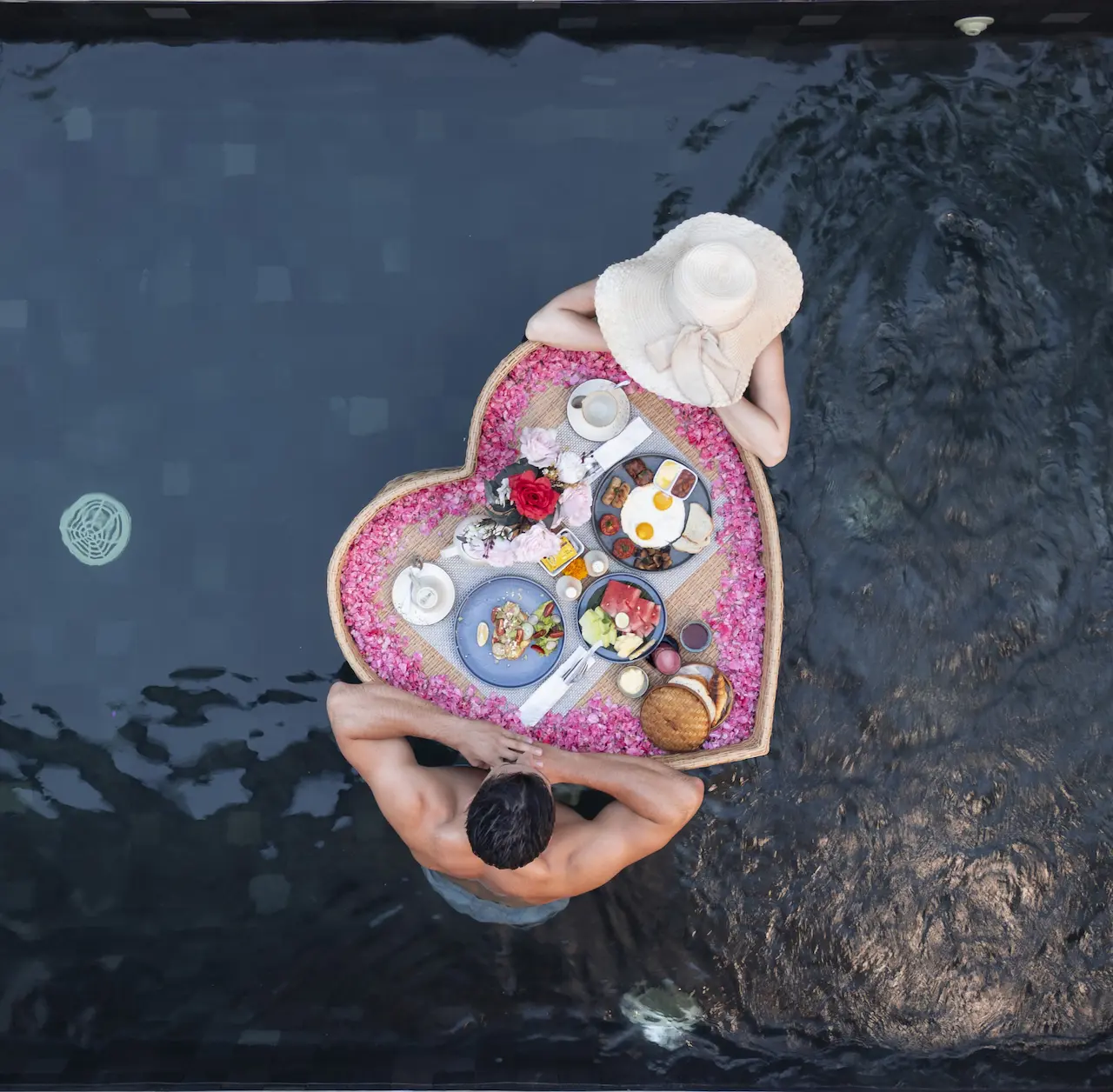 FLOATING TRAY BREAKFAST