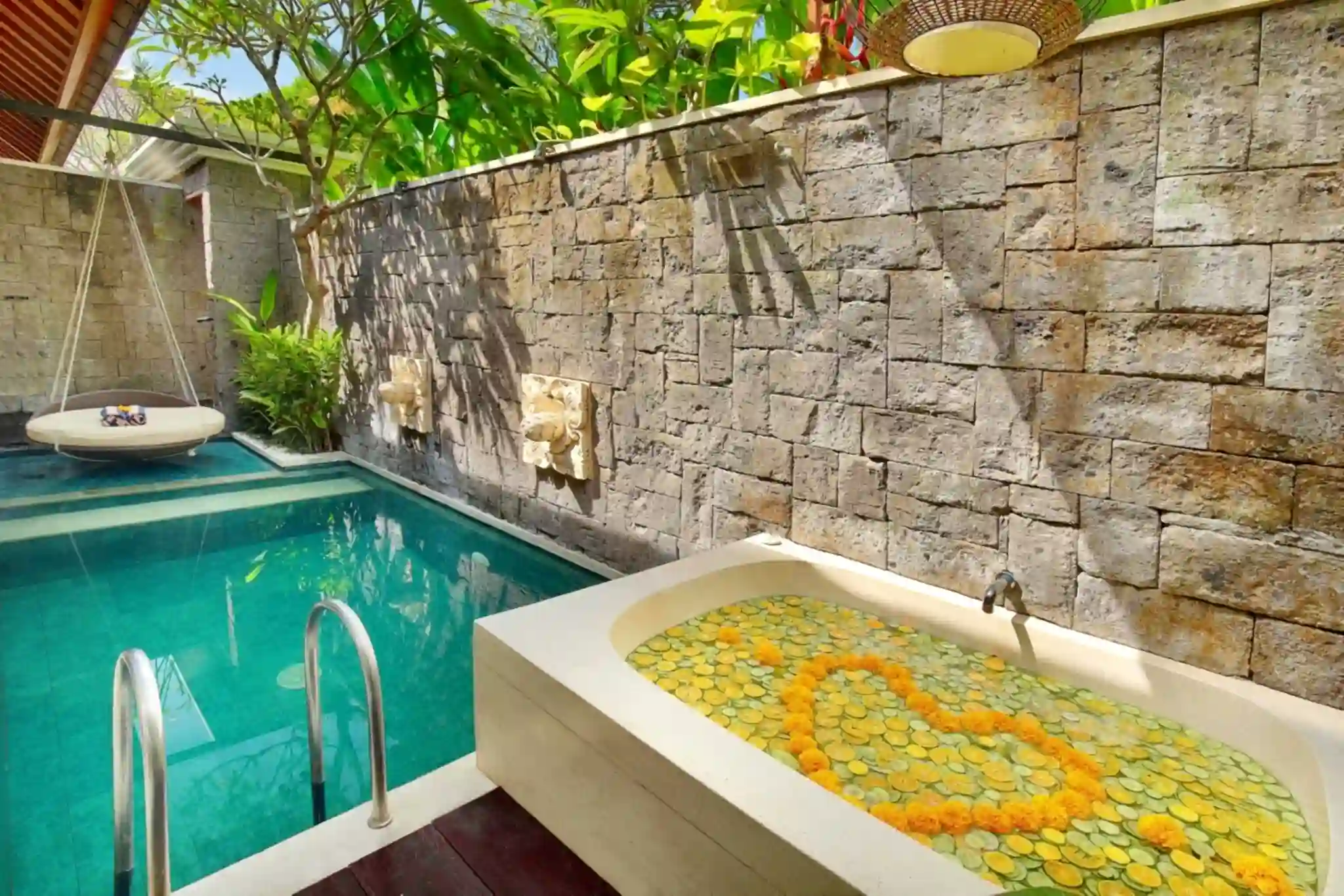 FRESH FRUIT DECOR ON JACUZZI