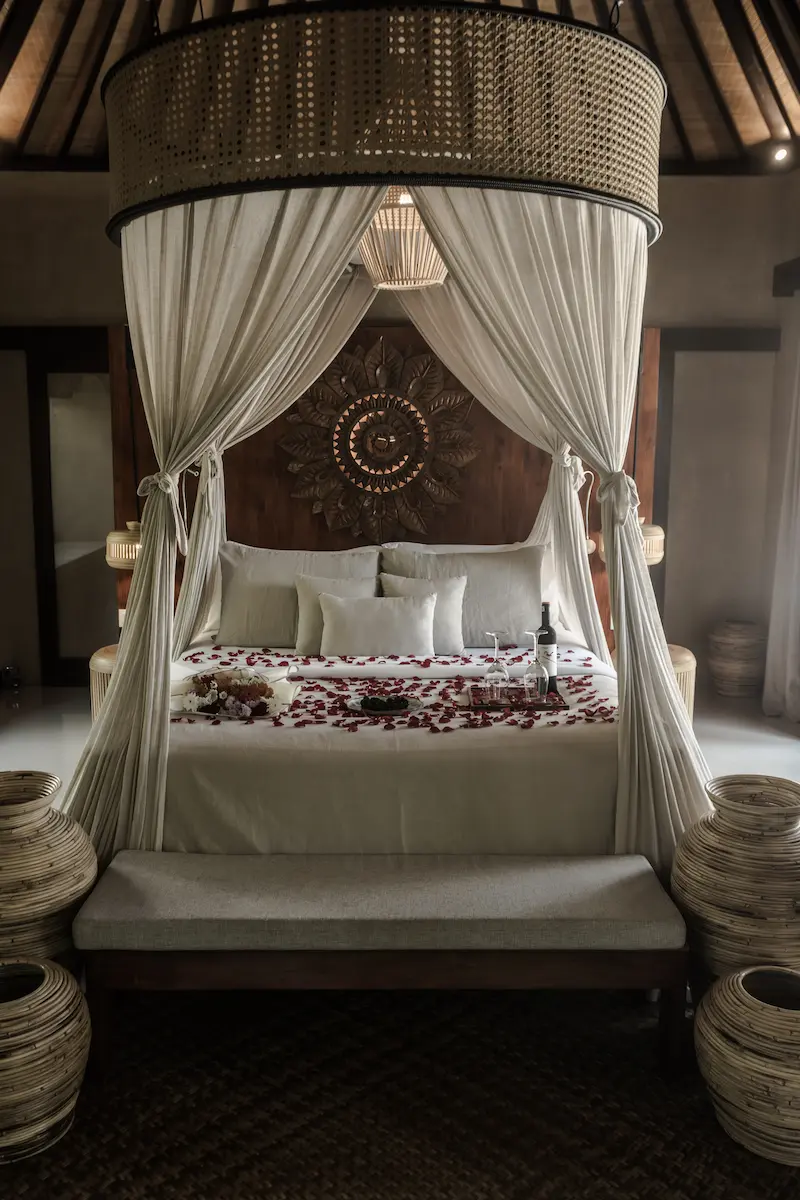 Full Romantic on the Bed
