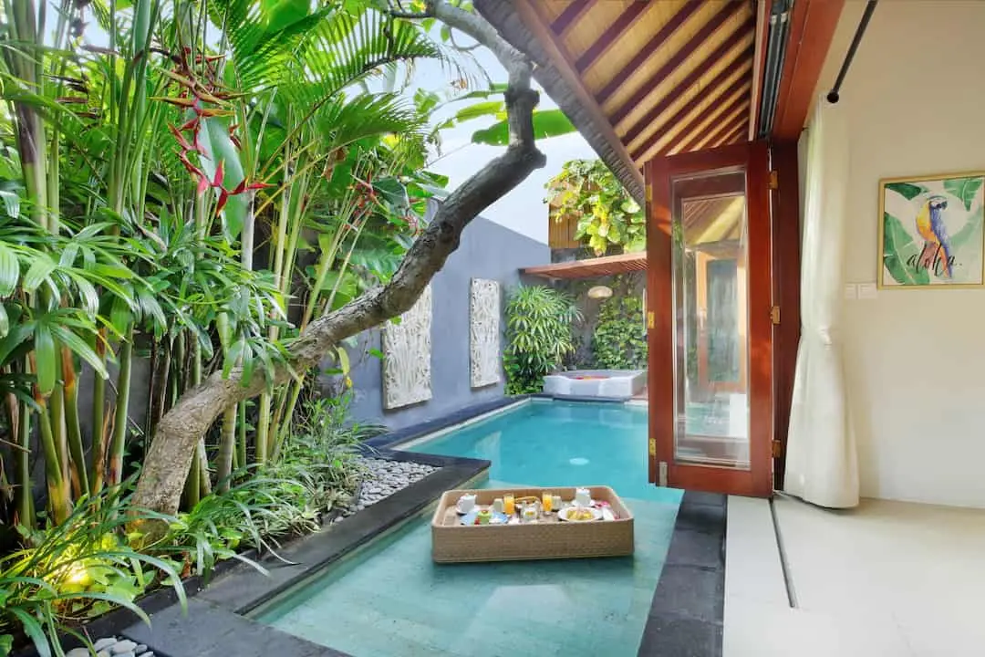 FLOATING TRAY BREAKFAST