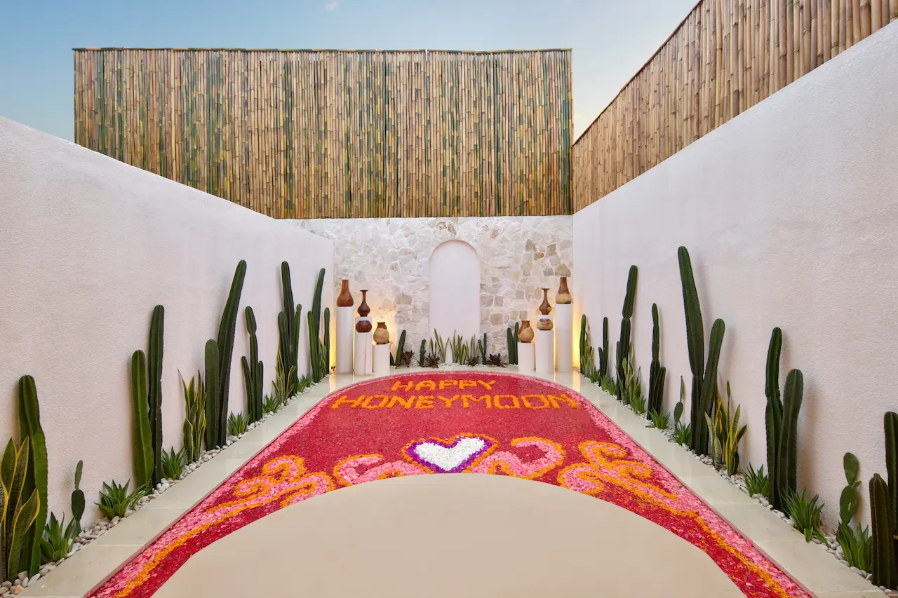 Full Flower in the Pool (3 Hours Use)