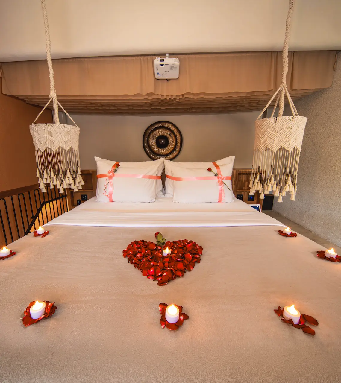 ROMANTIC CANDLE ON THE BED