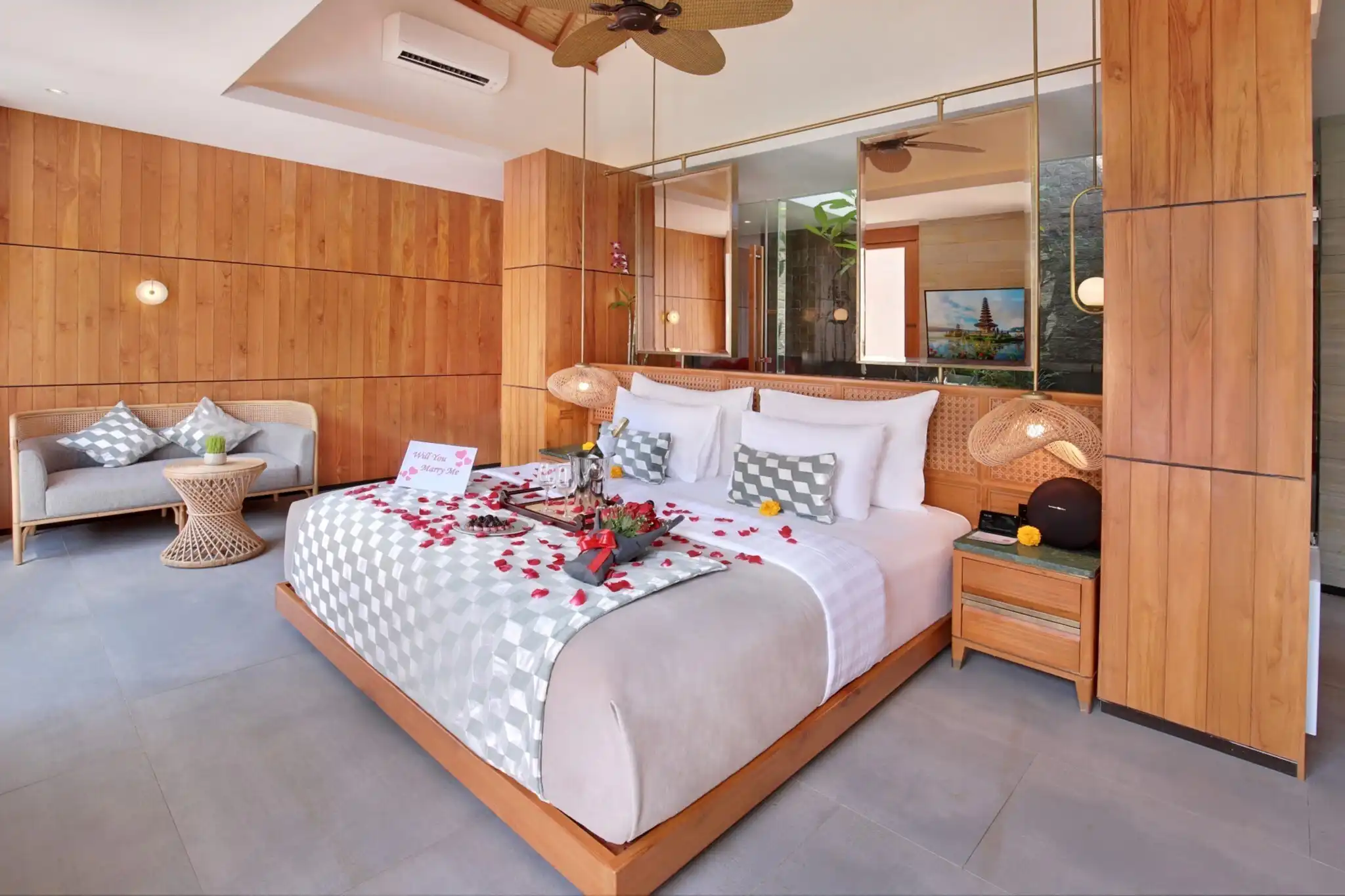 FULL ROMANTIC ON THE BED