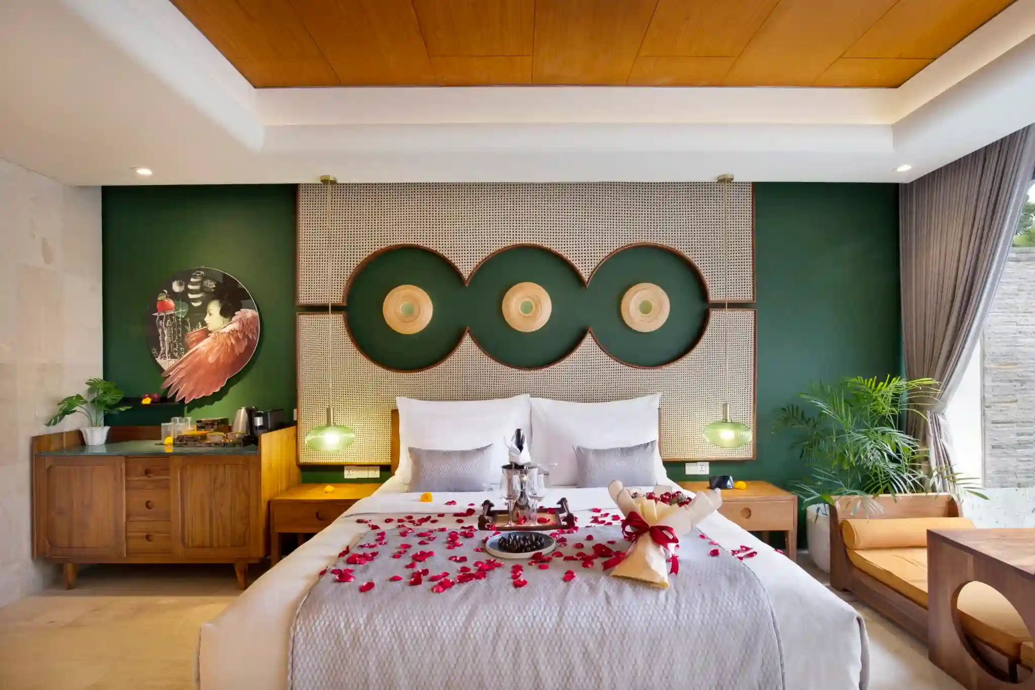 FULL ROMANTIC ON THE BED