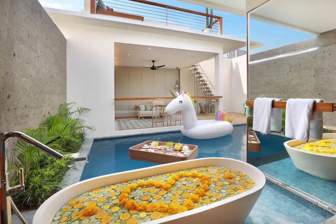 FRESH FRUIT DECOR ON BATHTUB