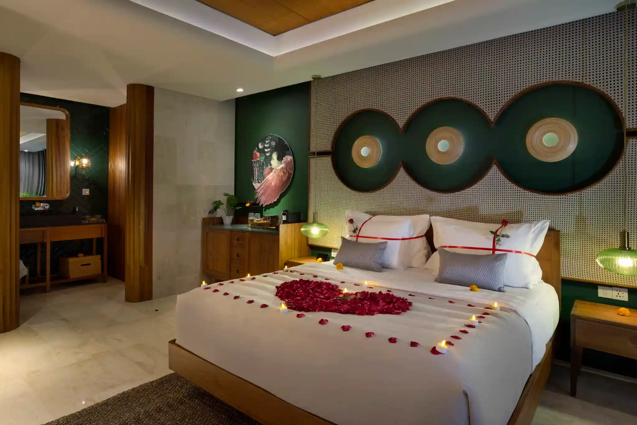 ROMANTIC CANDLE ON THE BED