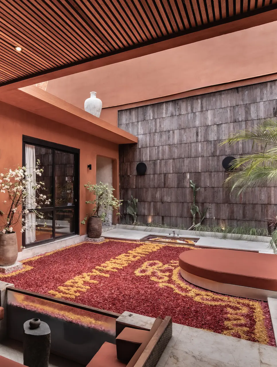 FULL FLOWER DECOR IN THE POOL