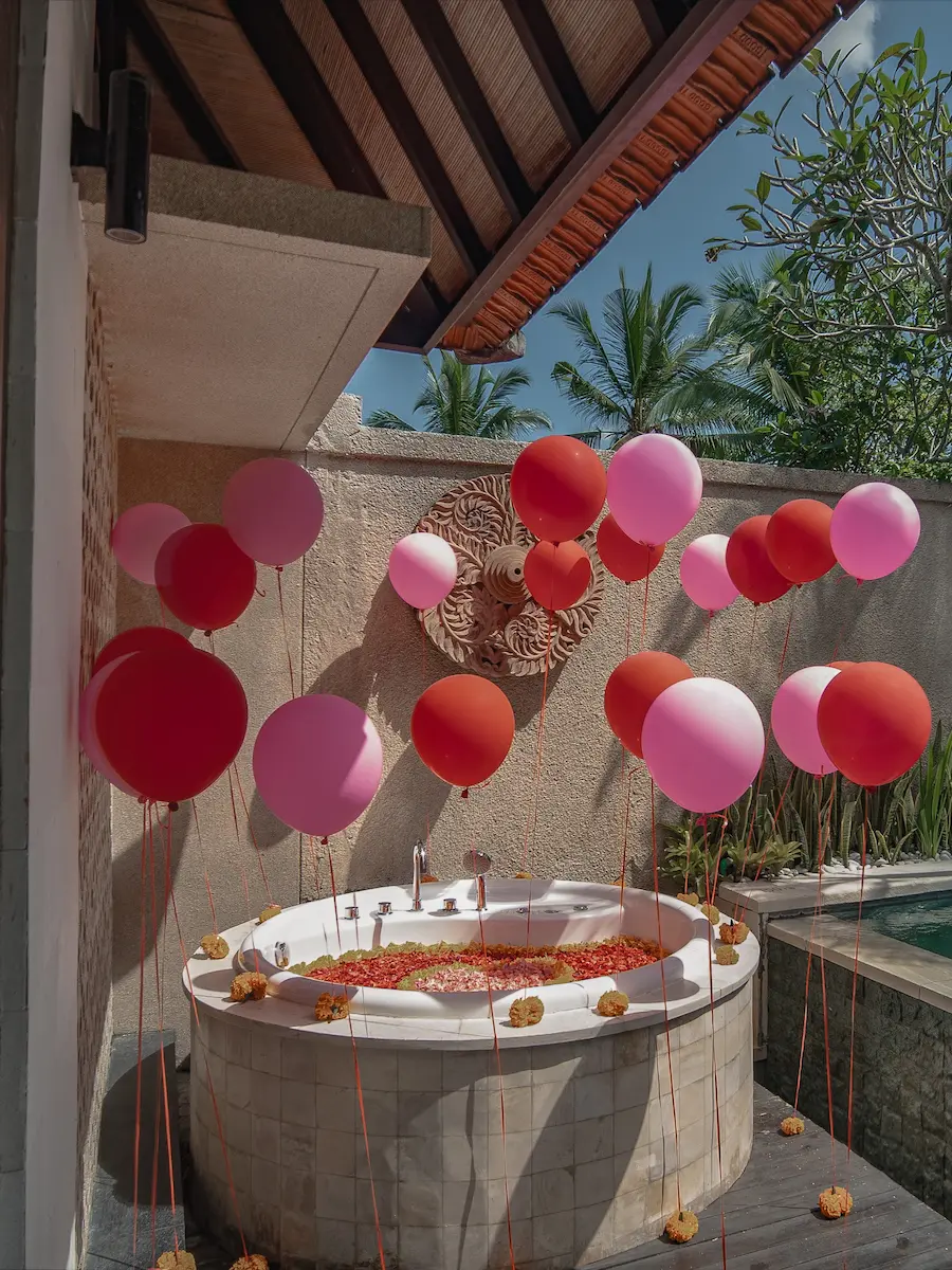 Romantic Balloon Decoration on the Jacuzzi