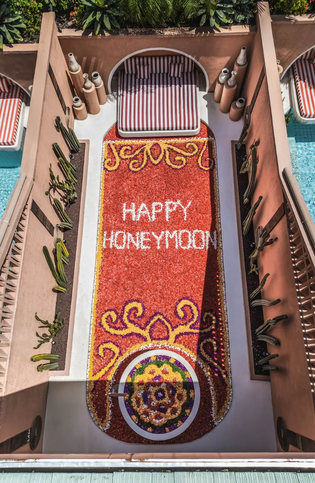 FULL FLOWER DECOR IN THE POOL
